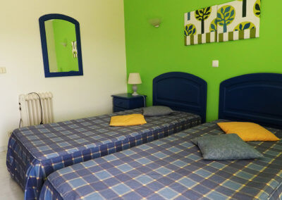 Surf appartment twin room by the beach for friends and family surf holidays